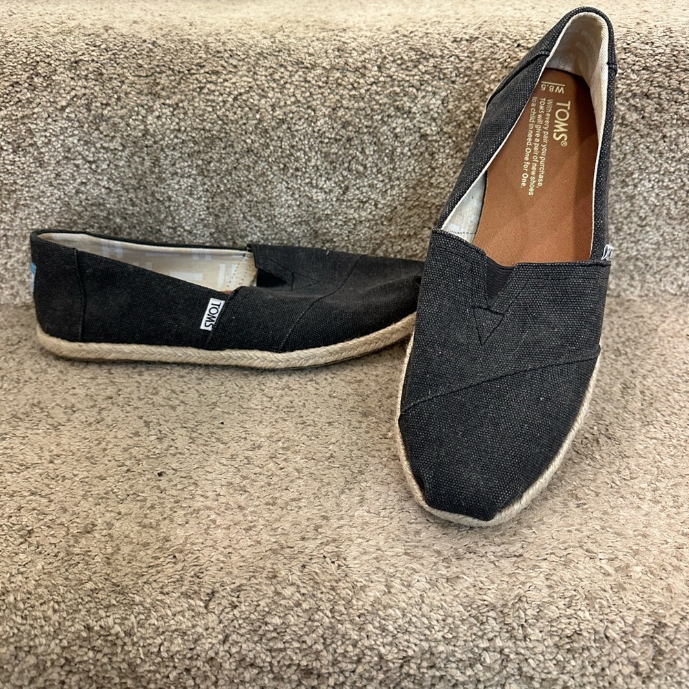 TOMS Women's Black Canvas Loafers